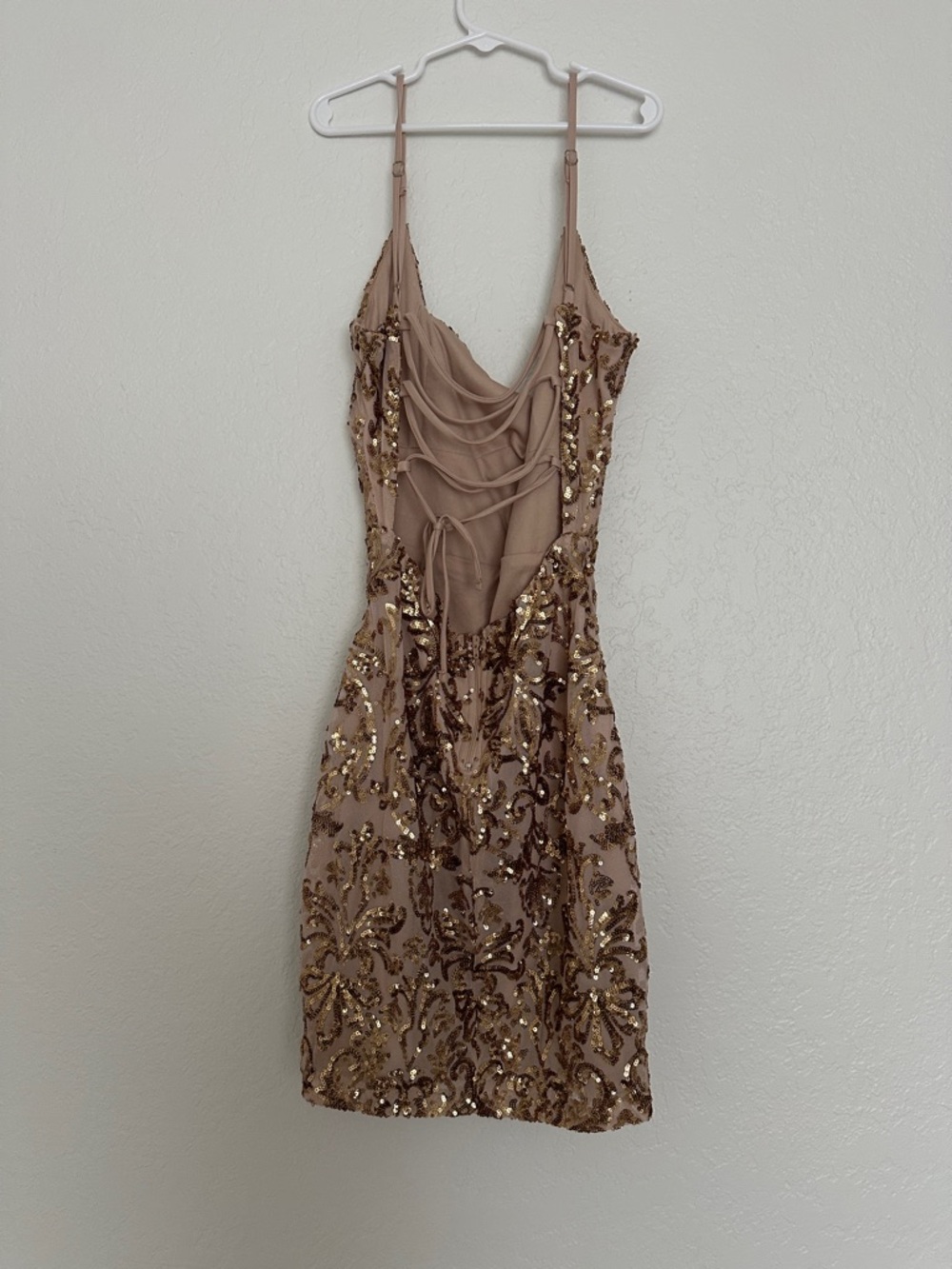 Windsor Sequined Lace-Up Back Bodycon Dress in Blush Gold S - Picture 4 of 8